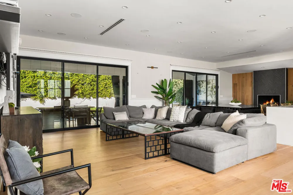 13339 Margate Street Van Nuys, CA 91401