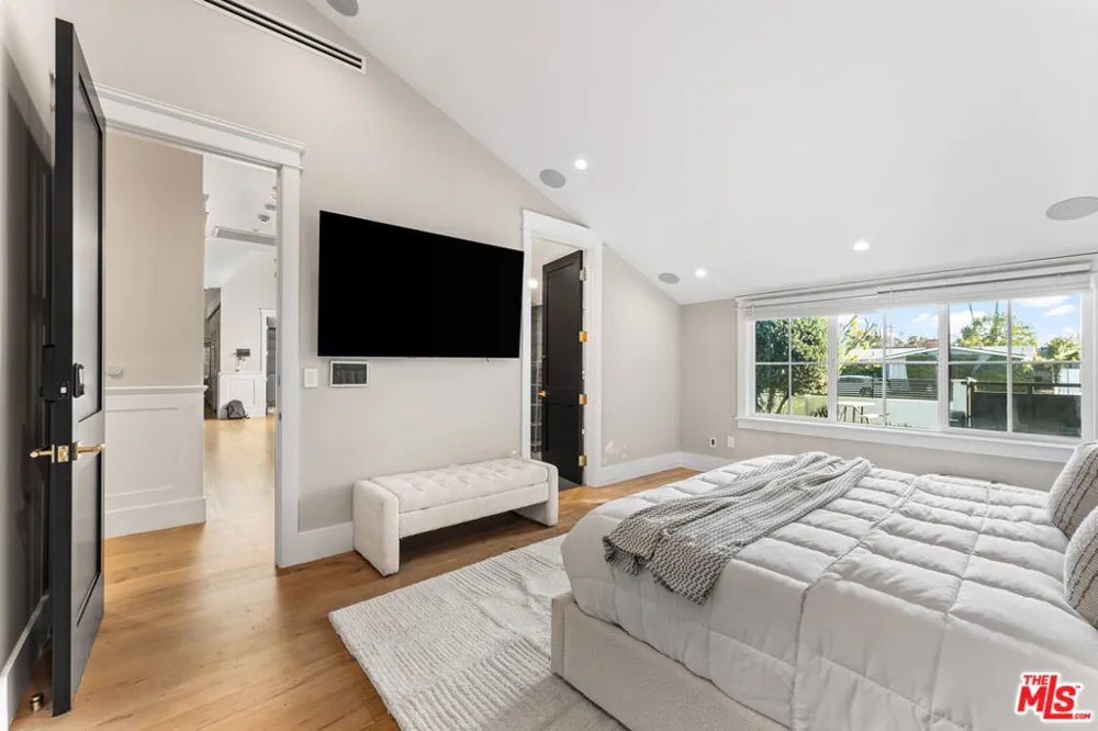 13339 Margate Street Van Nuys, CA 91401