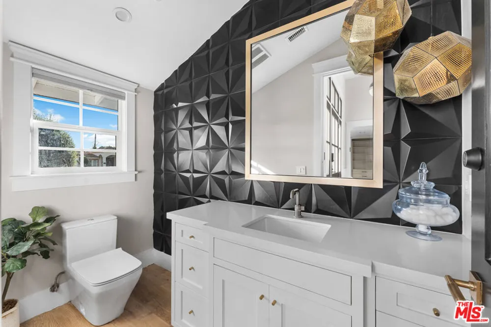 13339 Margate Street Van Nuys, CA 91401