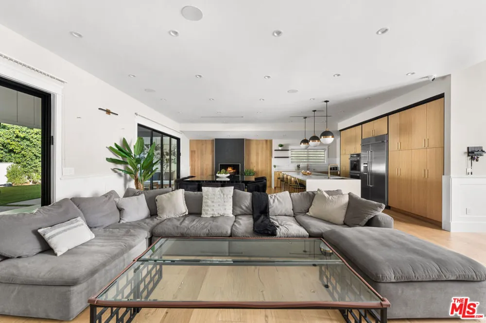 13339 Margate Street Van Nuys, CA 91401