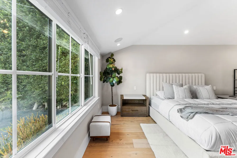 13339 Margate Street Van Nuys, CA 91401