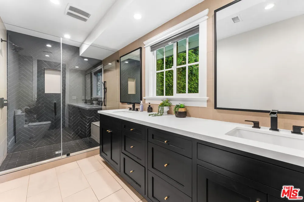13339 Margate Street Van Nuys, CA 91401