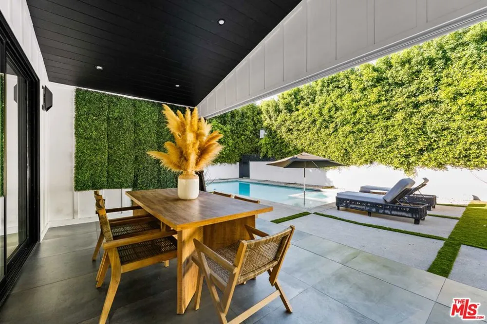 13339 Margate Street Van Nuys, CA 91401