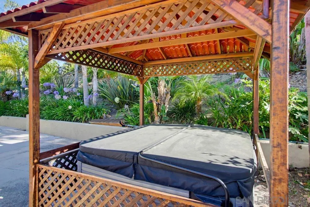 8995 Hampe Court San Diego, CA 92129