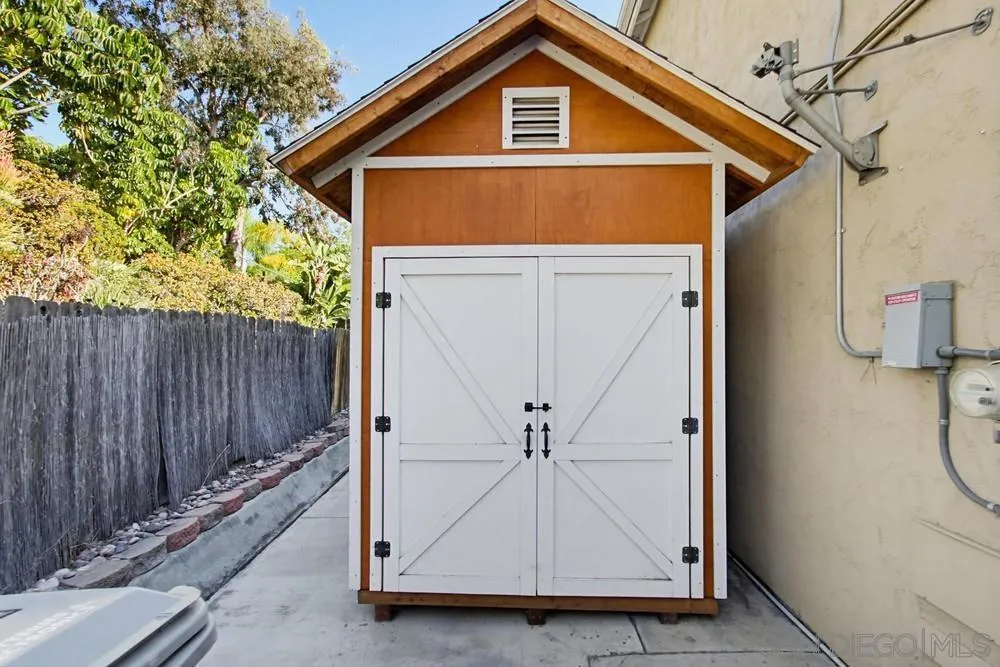 8995 Hampe Court San Diego, CA 92129
