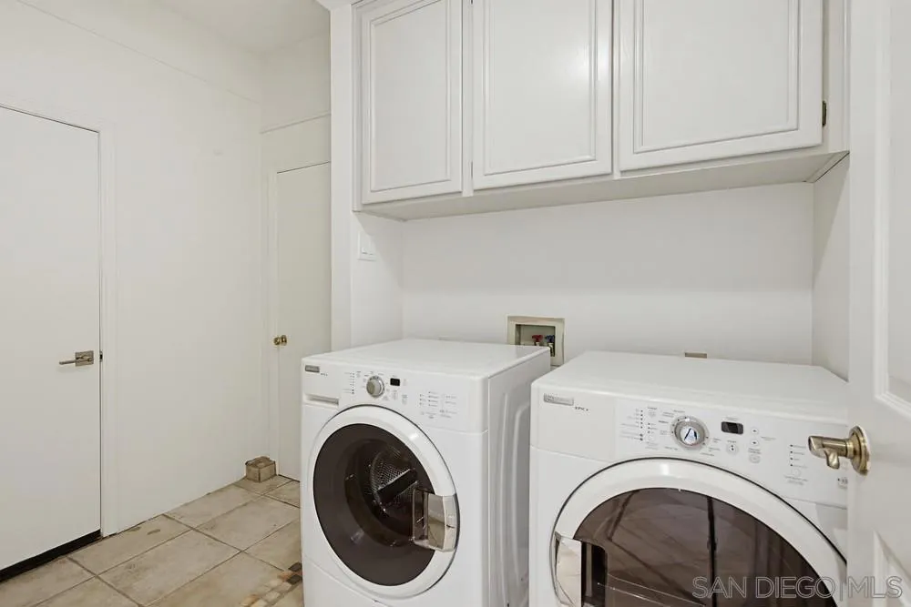 8995 Hampe Court San Diego, CA 92129