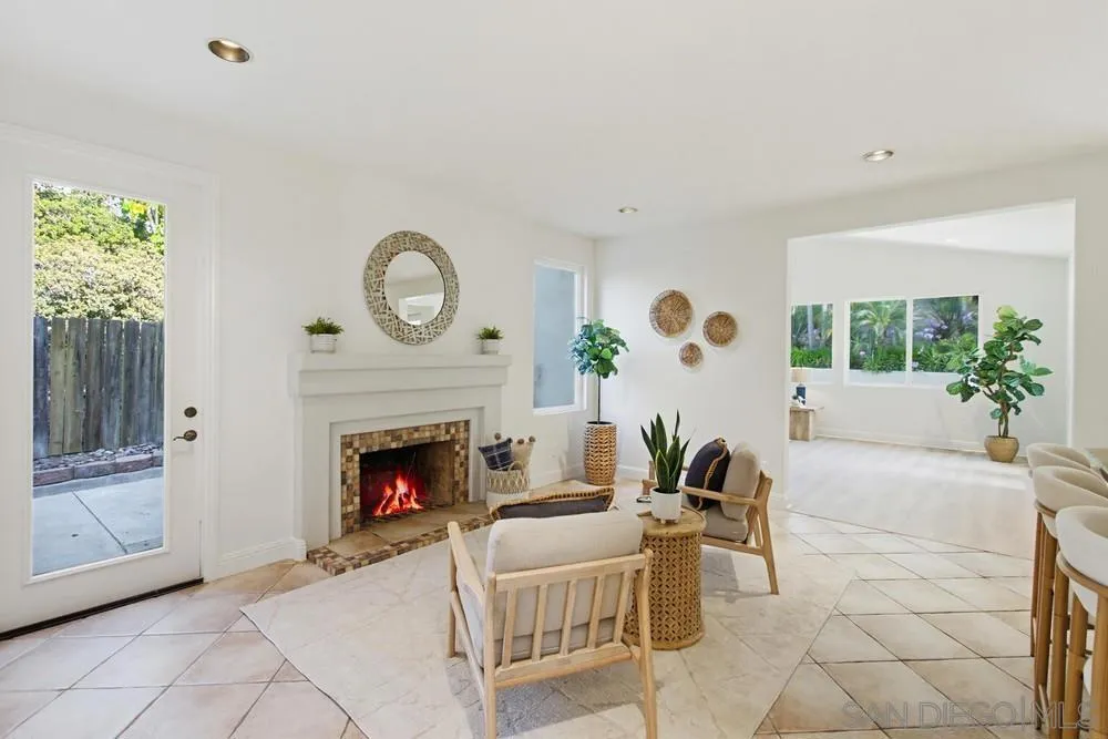 8995 Hampe Court San Diego, CA 92129