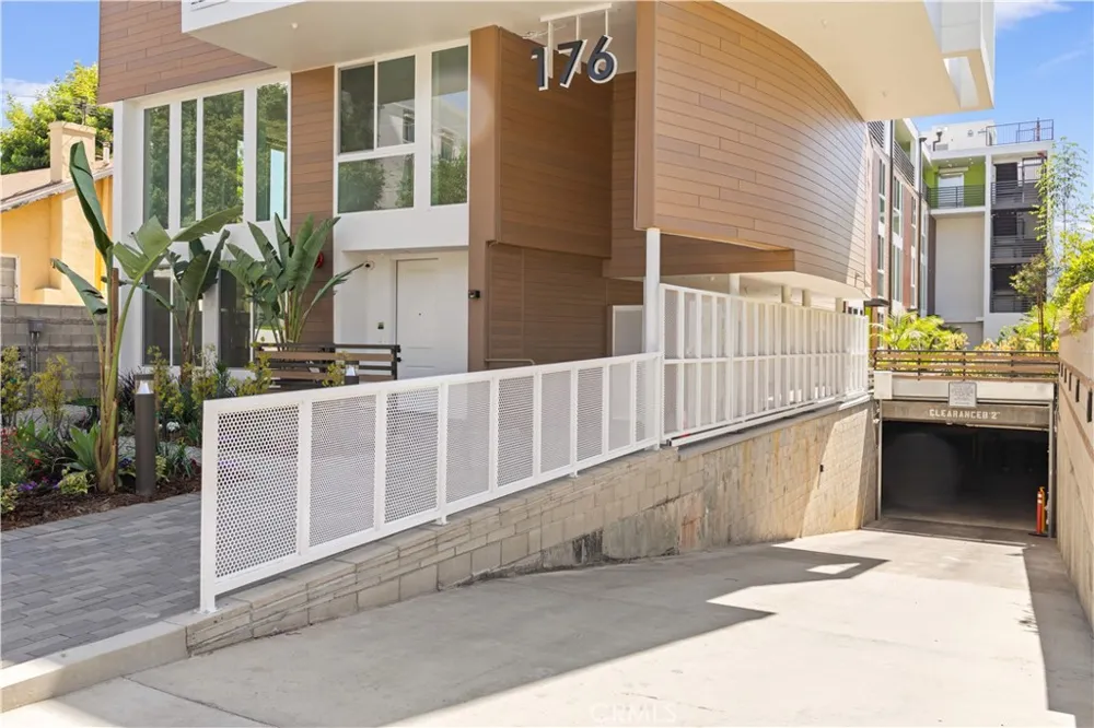 176 Catalina Avenue #104 Pasadena, CA 91106