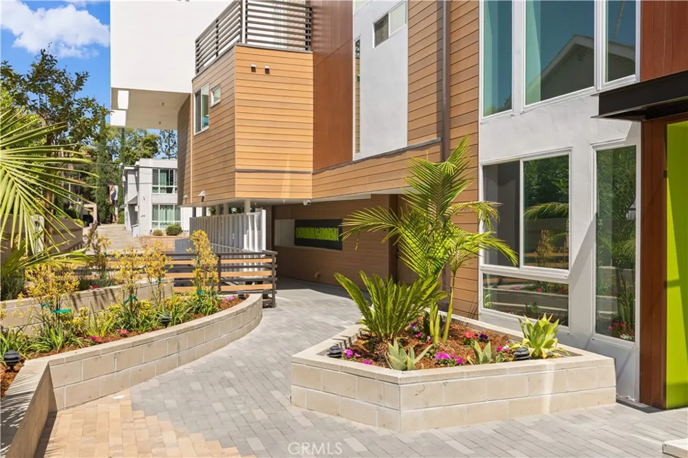 176 Catalina Avenue #104 Pasadena, CA 91106
