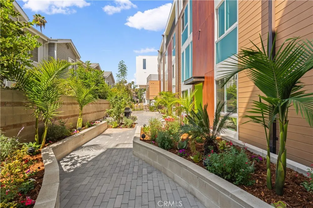 176 Catalina Avenue #104 Pasadena, CA 91106