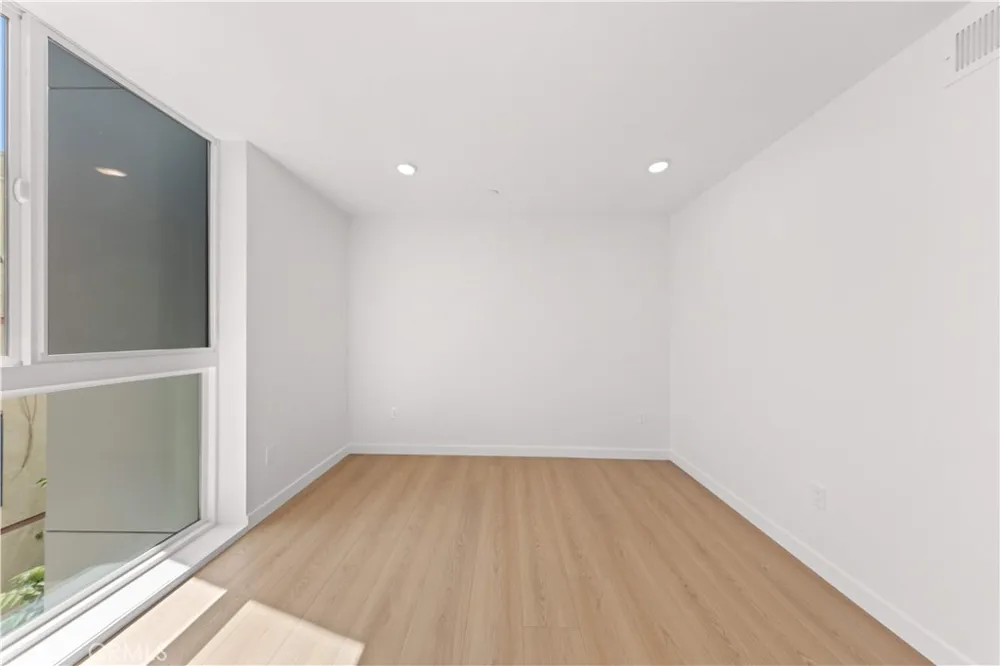 176 Catalina Avenue #104 Pasadena, CA 91106