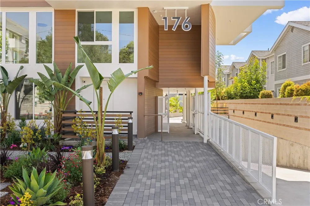 176 Catalina Avenue #104 Pasadena, CA 91106