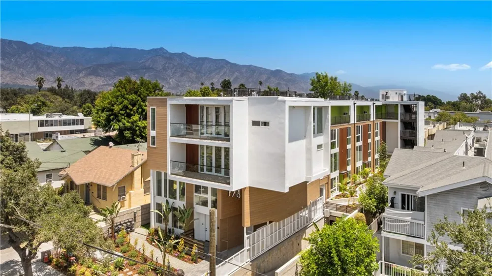 176 Catalina Avenue #104 Pasadena, CA 91106