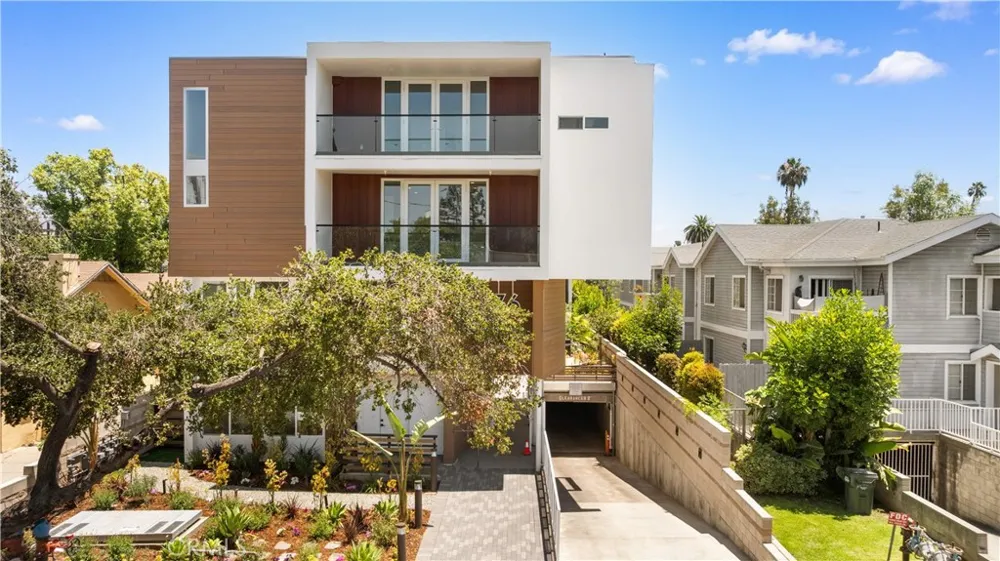 176 Catalina Avenue #104 Pasadena, CA 91106