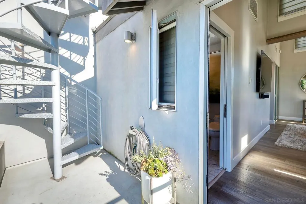 911 9Th St Coronado, CA 92118