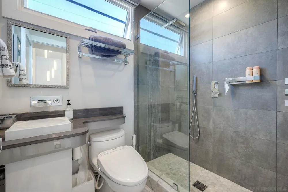 911 9Th St Coronado, CA 92118