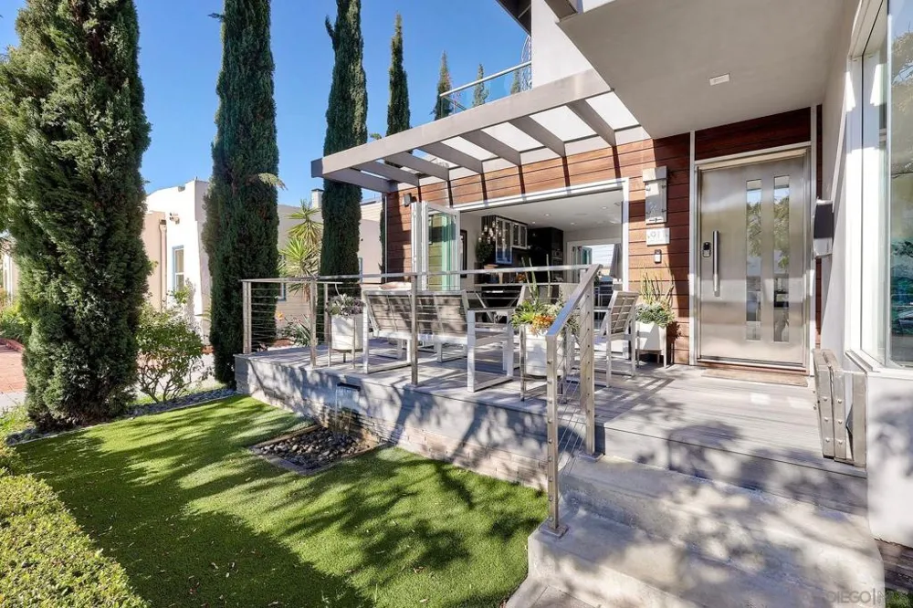 911 9Th St Coronado, CA 92118