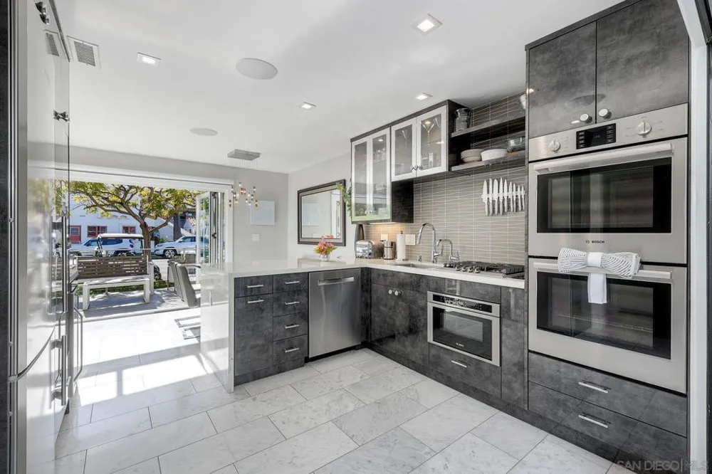 911 9Th St Coronado, CA 92118