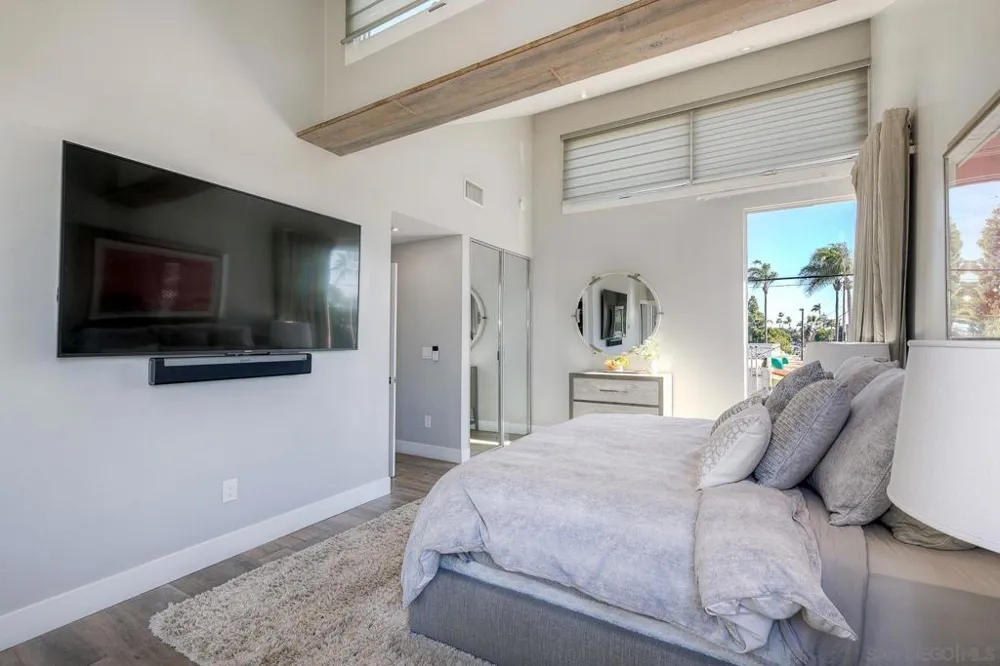 911 9Th St Coronado, CA 92118