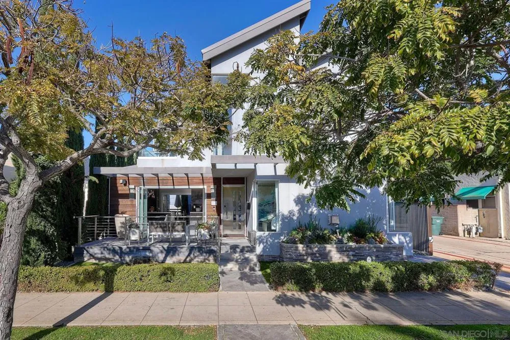 911 9Th St Coronado, CA 92118