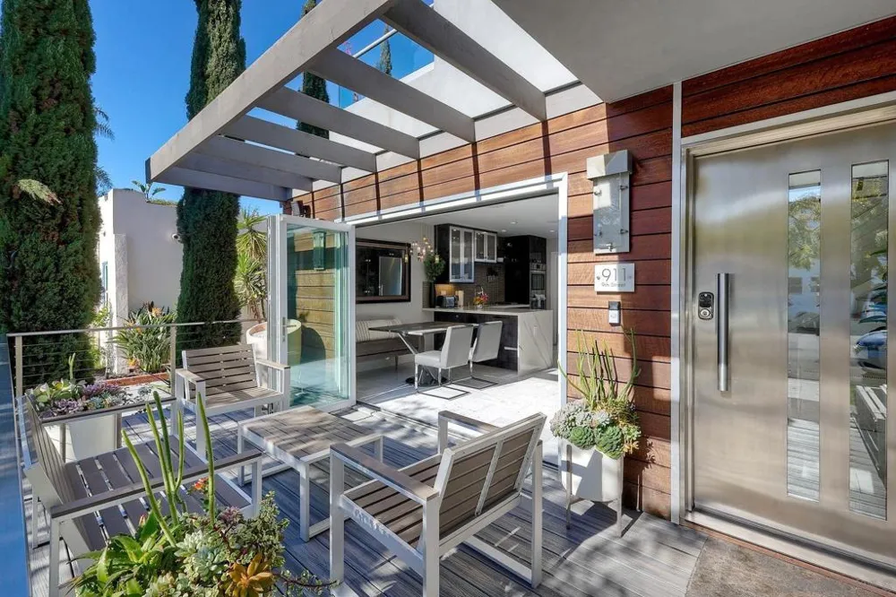 911 9Th St Coronado, CA 92118