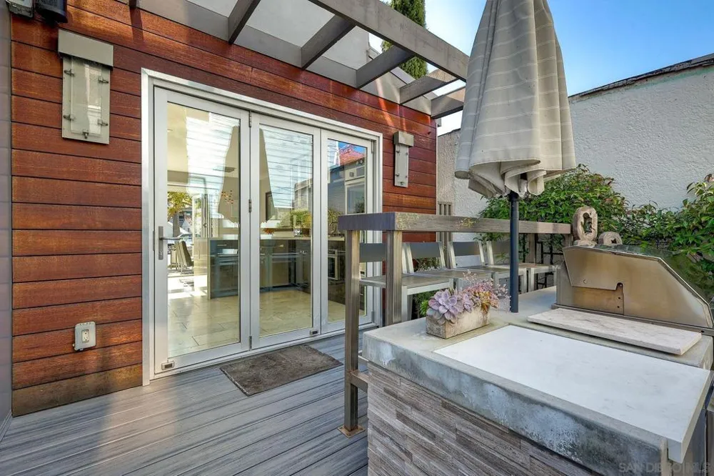 911 9Th St Coronado, CA 92118
