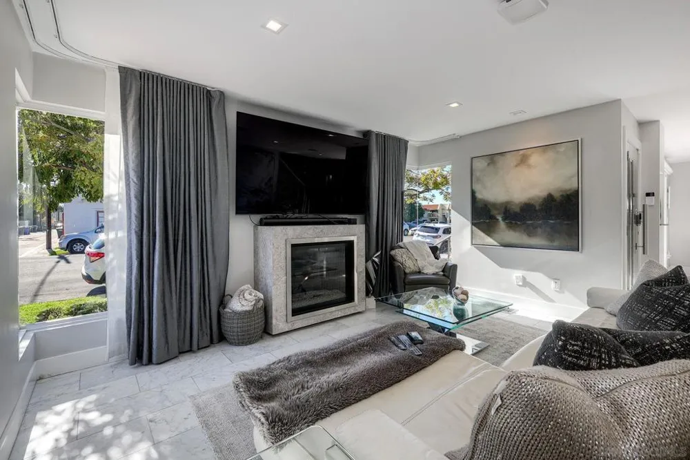 911 9Th St Coronado, CA 92118