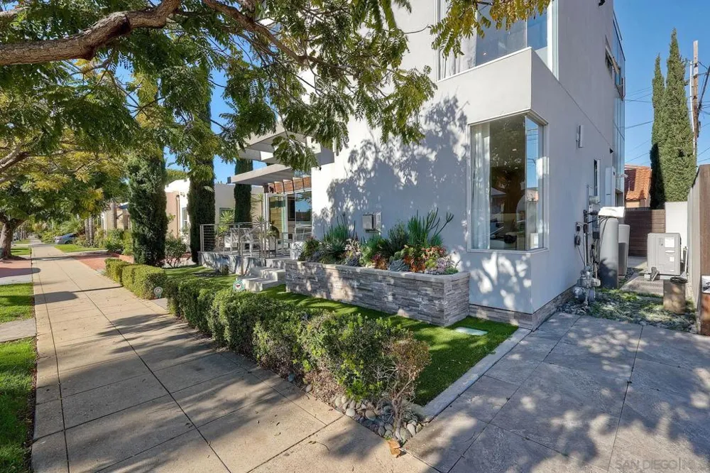 911 9Th St Coronado, CA 92118