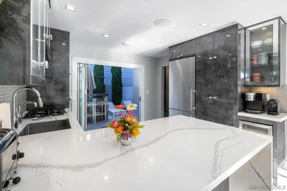 911 9Th St Coronado, CA 92118
