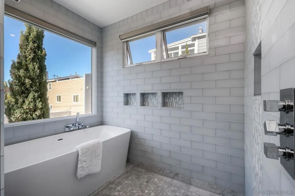 911 9Th St Coronado, CA 92118