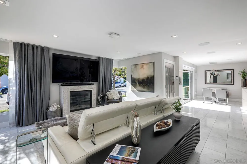 911 9Th St Coronado, CA 92118