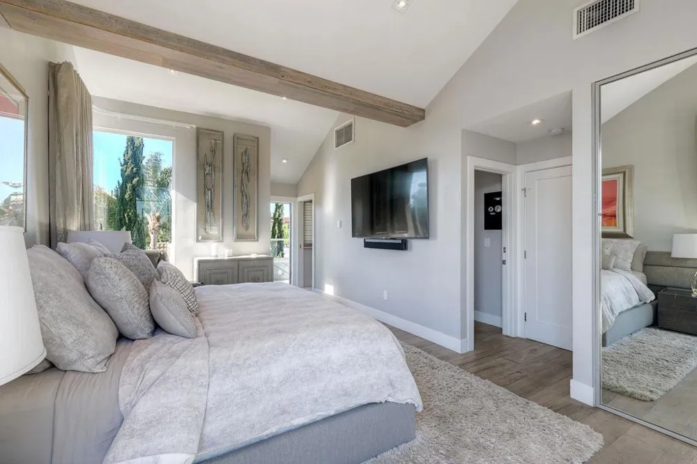 911 9Th St Coronado, CA 92118