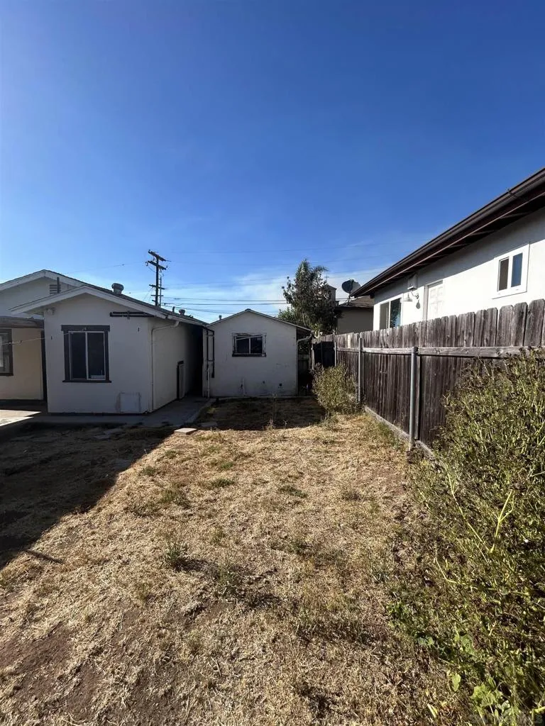 840 E 16th St National City, CA 91950