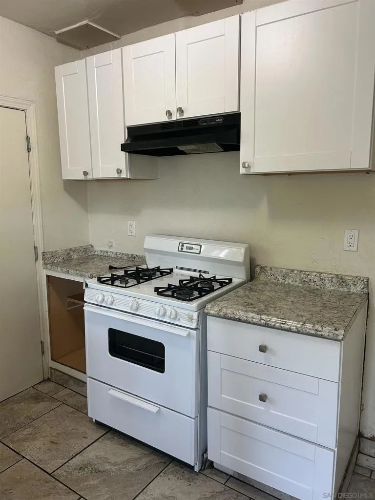 840 E 16th St National City, CA 91950