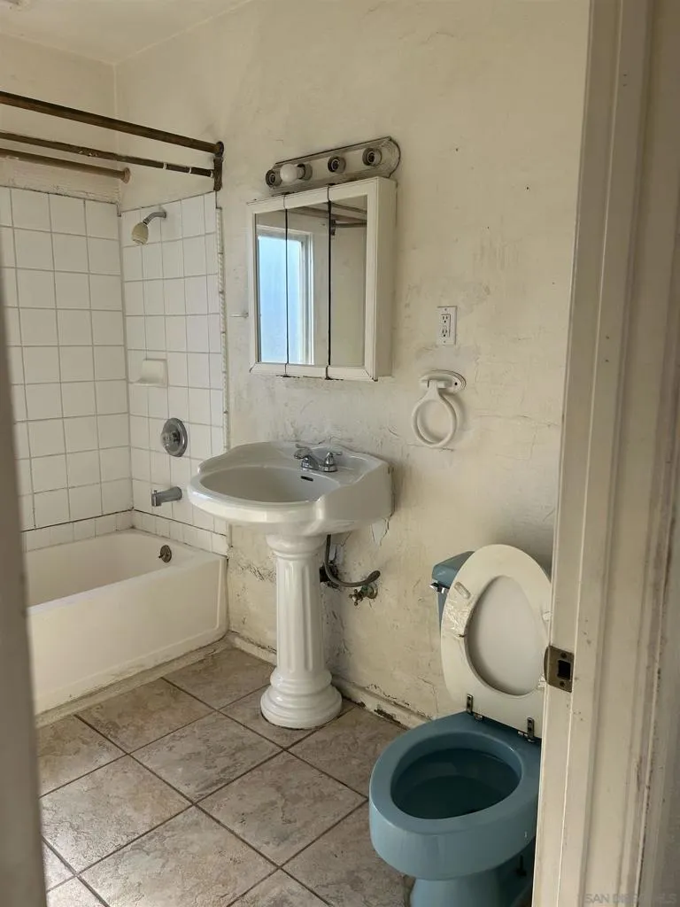 840 E 16th St National City, CA 91950