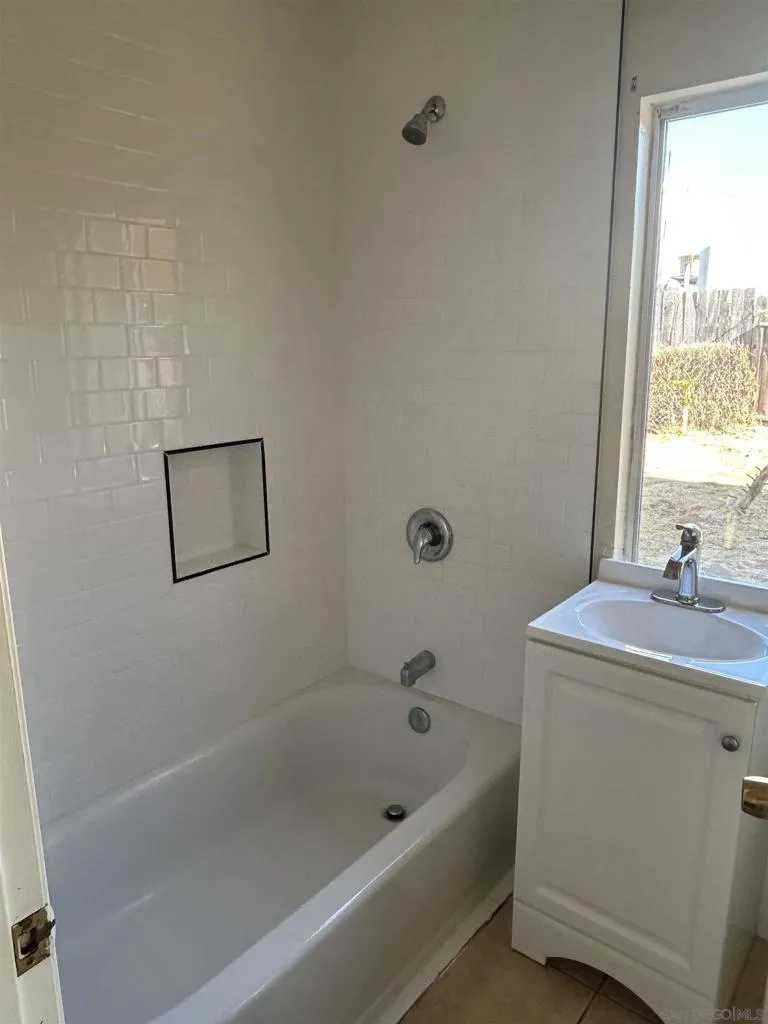 840 E 16th St National City, CA 91950