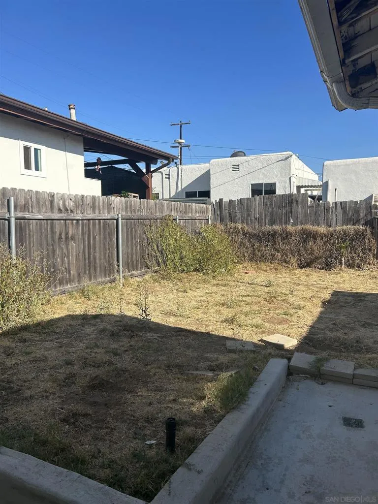 840 E 16th St National City, CA 91950