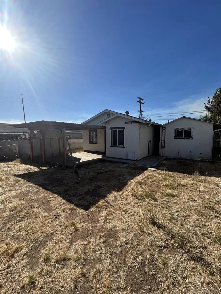 840 E 16th St National City, CA 91950