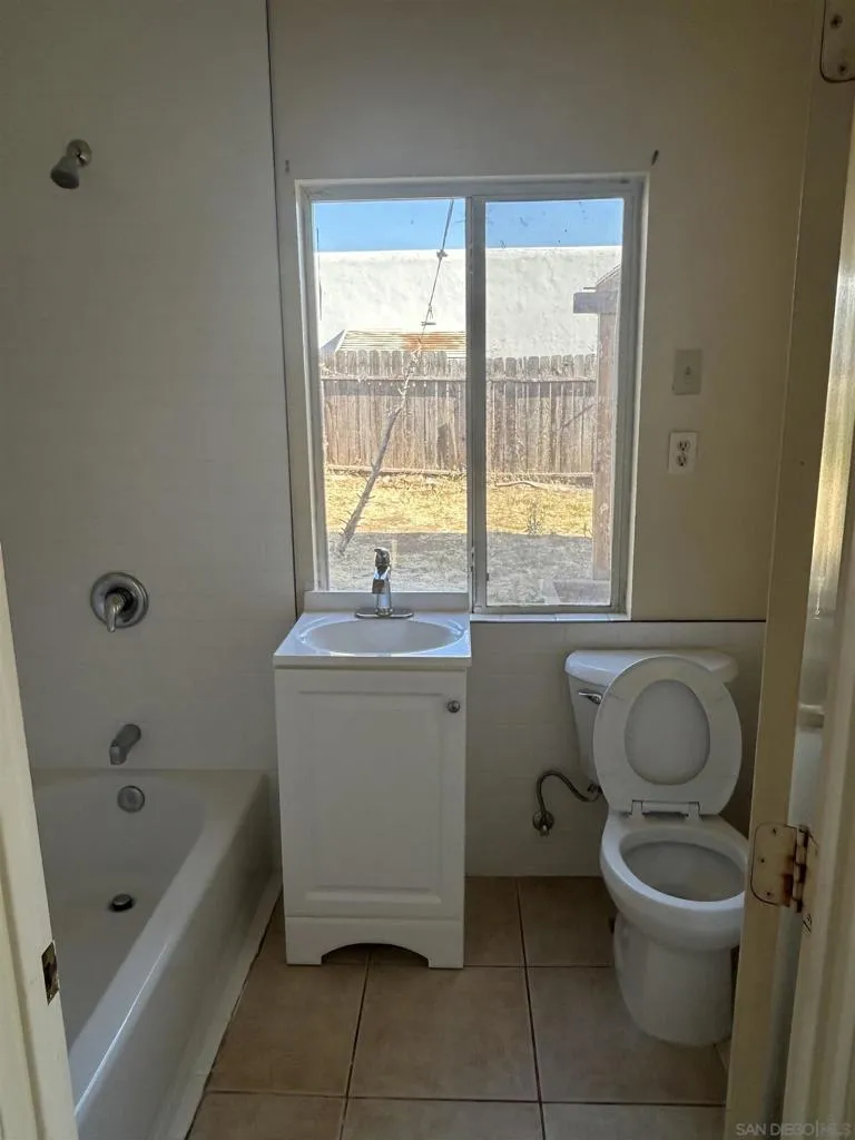 840 E 16th St National City, CA 91950