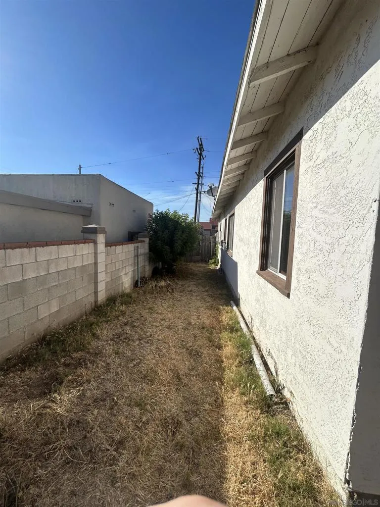 840 E 16th St National City, CA 91950