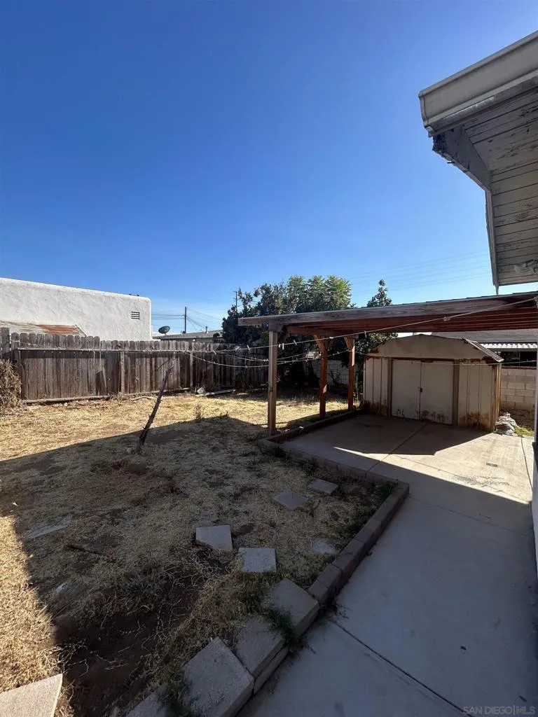 840 E 16th St National City, CA 91950