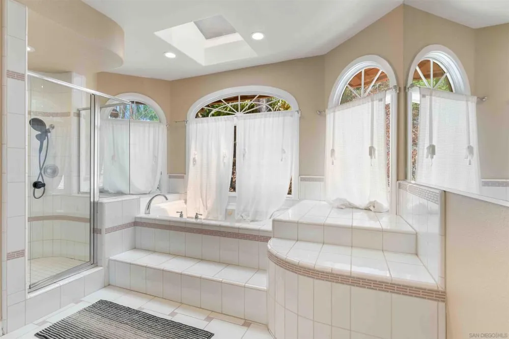 2369 Vern Dr Fallbrook, CA 92028
