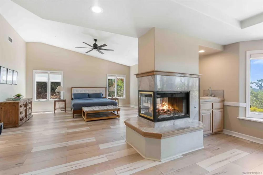 2369 Vern Dr Fallbrook, CA 92028