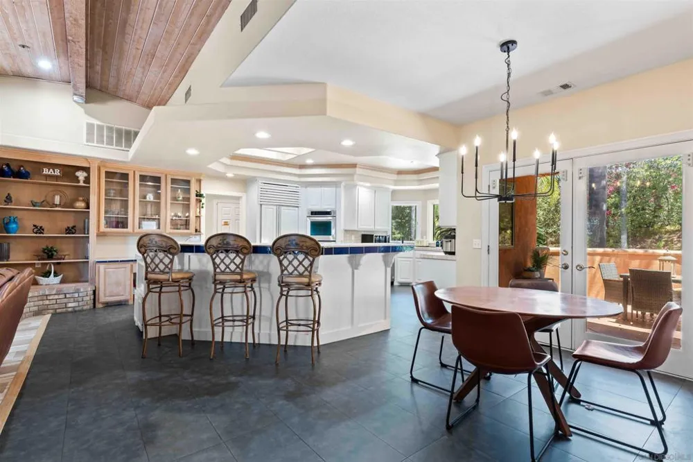 2369 Vern Dr Fallbrook, CA 92028