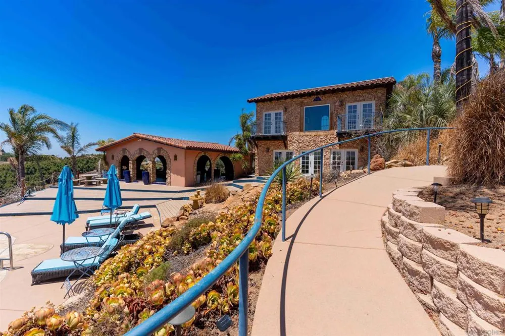 2369 Vern Dr Fallbrook, CA 92028