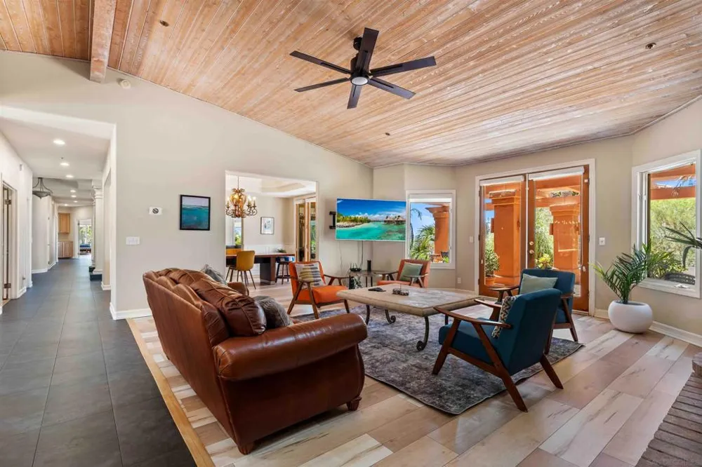 2369 Vern Dr Fallbrook, CA 92028