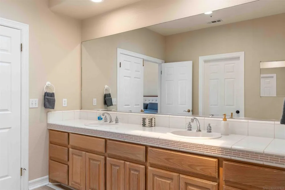 2369 Vern Dr Fallbrook, CA 92028
