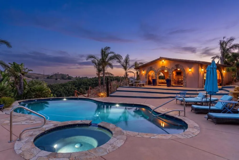 2369 Vern Dr Fallbrook, CA 92028
