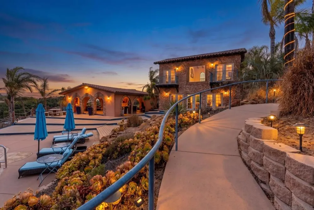 2369 Vern Dr Fallbrook, CA 92028