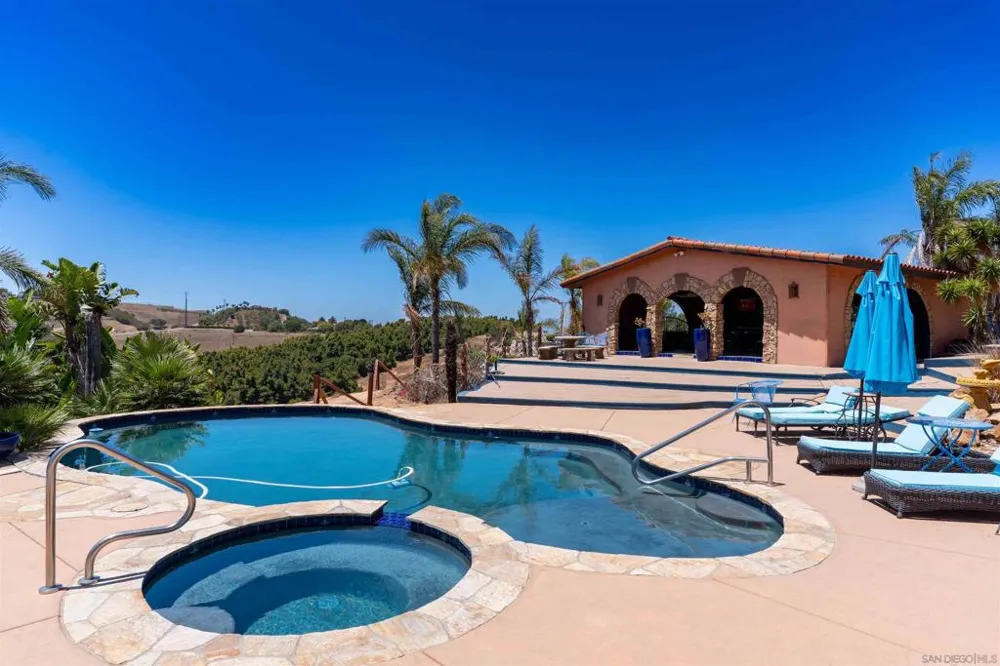 2369 Vern Dr Fallbrook, CA 92028
